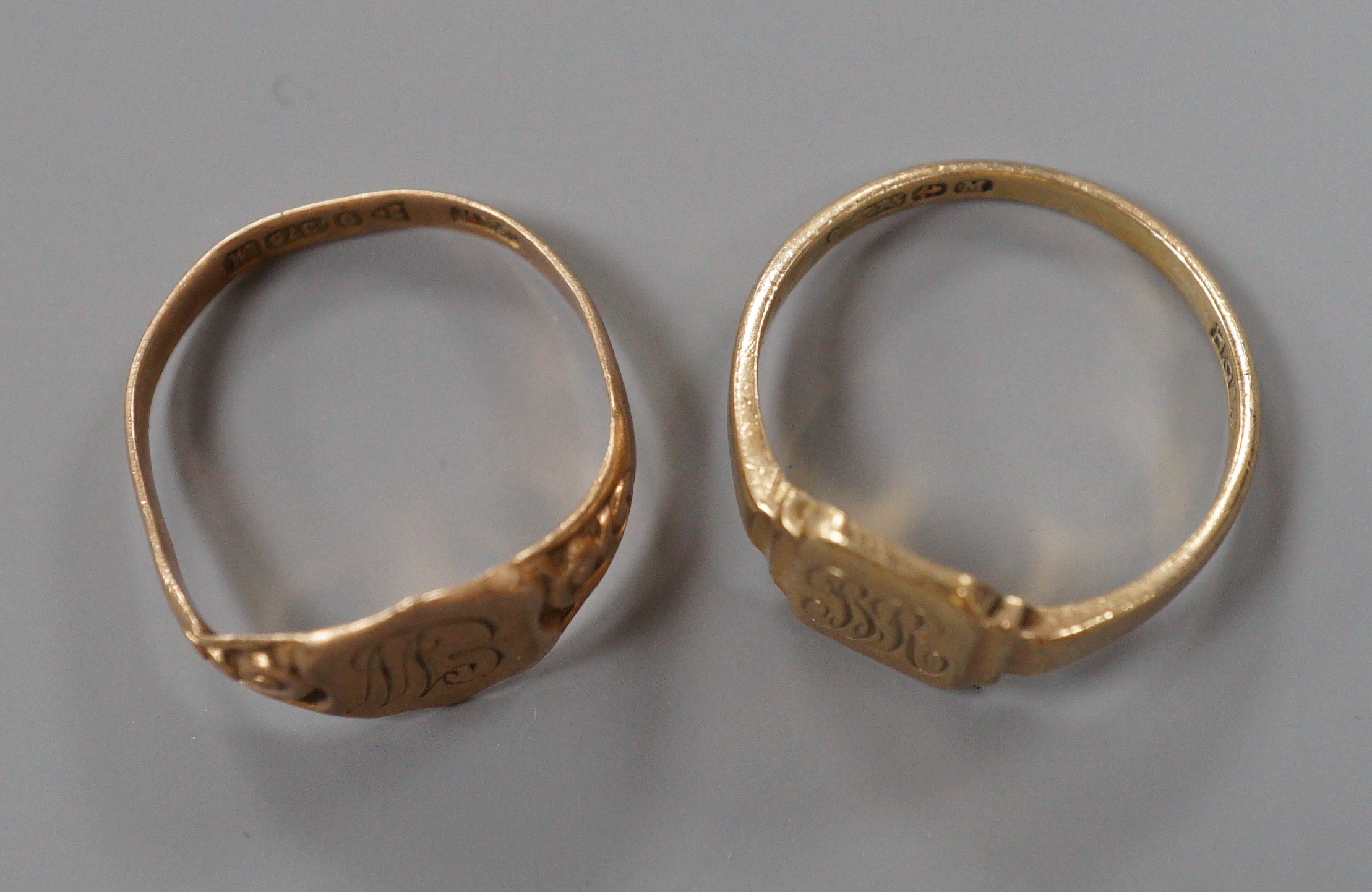 Two 9ct gold signet rings, both with engraved initials, 3.9 grams.